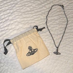 10/10 authenticated Vivienne Westwood necklace perfect for man or women
